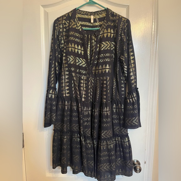 Elan Black and Gold Geometric Long Sleeve Dress - Picture 6 of 10